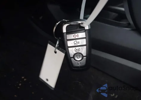 2020 Ford Fusion Plug-In Hybrid Titanium from USA, damaged, VIN 3FA6P0SU3LR233435